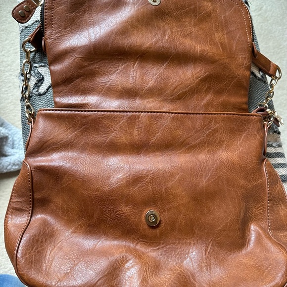Classy whiskey color shoulder bag. - Picture 3 of 7